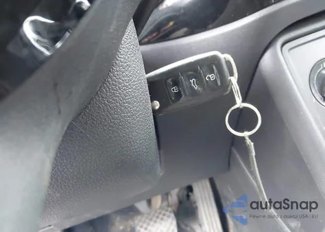 2013 Volkswagen Beetle 2.5L Entry z USA, uszkodzony, nr VIN 3VWFP7AT8DM661203